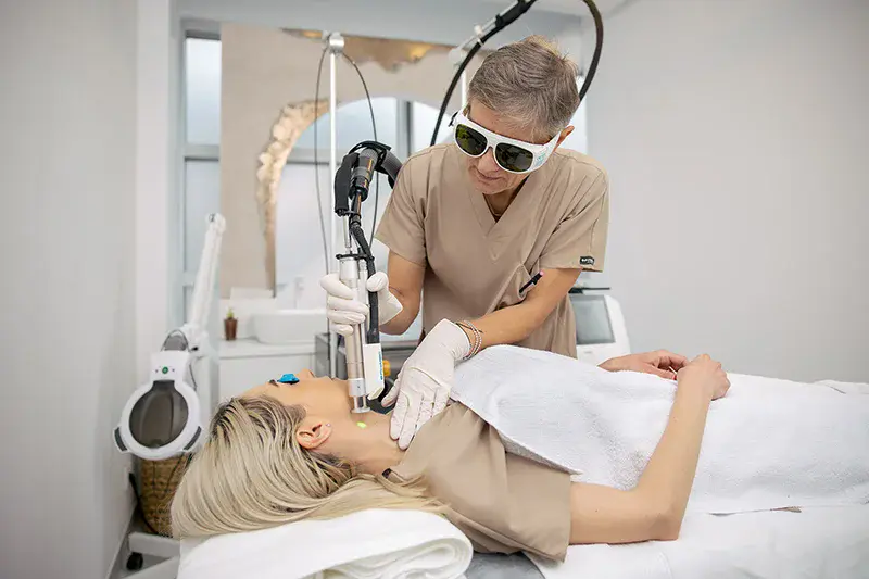 Epilare definitivă cu laser fără iritații, realizată la Noua Clinic București